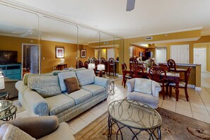 TV - Beachfront resort condo with gulf views, pools,splash pad, hot tub, & gym (Panama City Beach)