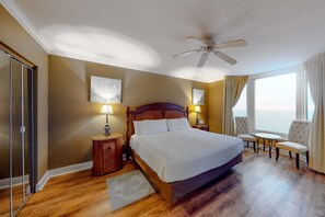 2 bedrooms, iron/ironing board, WiFi, bed sheets - Beachfront resort condo with gulf views, pools,splash pad, hot tub, & gym (Panama City Beach)