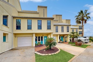 Exterior - Sound view townhome with balcony, alfresco dining, AC, & W&D - snowbird-friendly (Navarre)