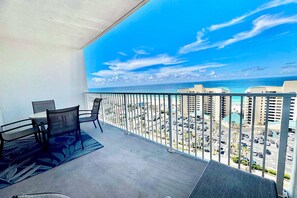 Outdoor dining - 14th-floor condo w/private balcony, water views, outdoor pool, hot tub, gym (Panama City Beach)