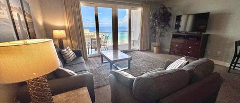 Televisión, reproductor de DVD y oficina