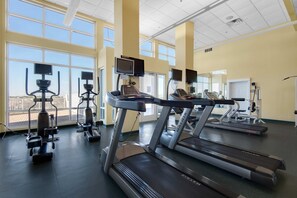 Fitness facility - Fifth-floor beachfront condo with furnished balcony, pools, hot tub & grills (Panama City Beach)