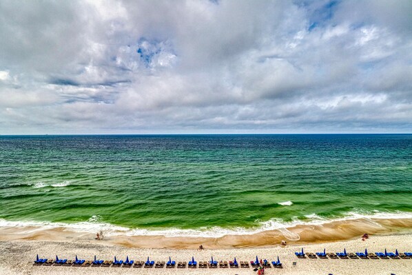 On the beach - Beachfront 6th-floor condo with Gulf views, balcony, outdoor pool & beach access (Panama City Beach)