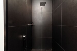 Shower, hair dryer, towels, soap - Bold Afro-Chic Retreat with Designer Flair (Cape Town)