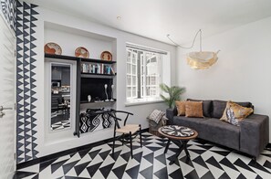 TV - Bold Afro-Chic Retreat with Designer Flair (Cape Town)