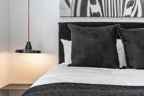 1 bedroom, in-room safe, iron/ironing board, Internet - Bold Afro-Chic Retreat with Designer Flair (Cape Town)