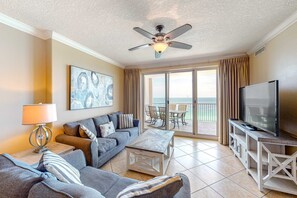 TV, DVD player, offices - Ocean Reef Retreat - Dual Suites, Incredible Views, WiFi, Shared Pool & Hot Tub (Panama City Beach)