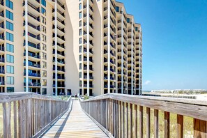 Property grounds - Beachfront condo with pool, tennis, fitness center & WiFi (Navarre Beach)