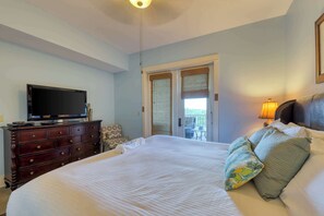 3 bedrooms, iron/ironing board, WiFi - Sophisticated condo with pool, central AC & beach access (Santa Rosa Beach)