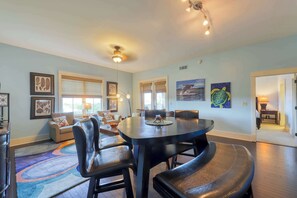 Dining - Sophisticated condo with pool, central AC & beach access (Santa Rosa Beach)