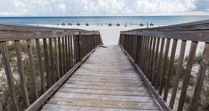 5th Floor Gulf-Front Condo In Navarre Beach with Shared Pool