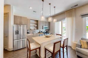 Fridge, microwave, oven, stovetop - Chic condo steps from beach with patio, W/D, AC, and resort-style pool and gym (Inlet Beach)