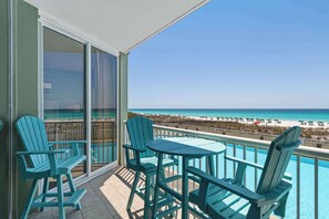 Property grounds - Waters Edge 211 Beach Happy- 2nd Floor Waterfront Condo with Central AC, Washer/Dryer & Shared Pools (Fort Walton Beach)
