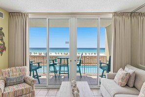TV, offices - Waters Edge 211 Beach Happy- 2nd Floor Waterfront Condo with Central AC, Washer/Dryer & Shared Pools (Fort Walton Beach)