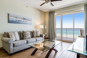 TV, DVD player, offices - Sixth Floor, Oceanfront Gulf-Front Condo w/ Shared Pool (Fort Walton Beach)