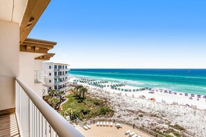 Property grounds - Sixth Floor, Oceanfront Gulf-Front Condo w/ Shared Pool (Fort Walton Beach)