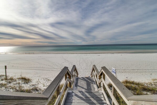 Beach - Inviting Gulf view condo with balcony, pool, fitness area, & W&D (Miramar Beach)