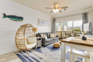 TV, offices - Remodeled condo with bay views, pool, fishing pier, & easy beach access (Pensacola Beach)