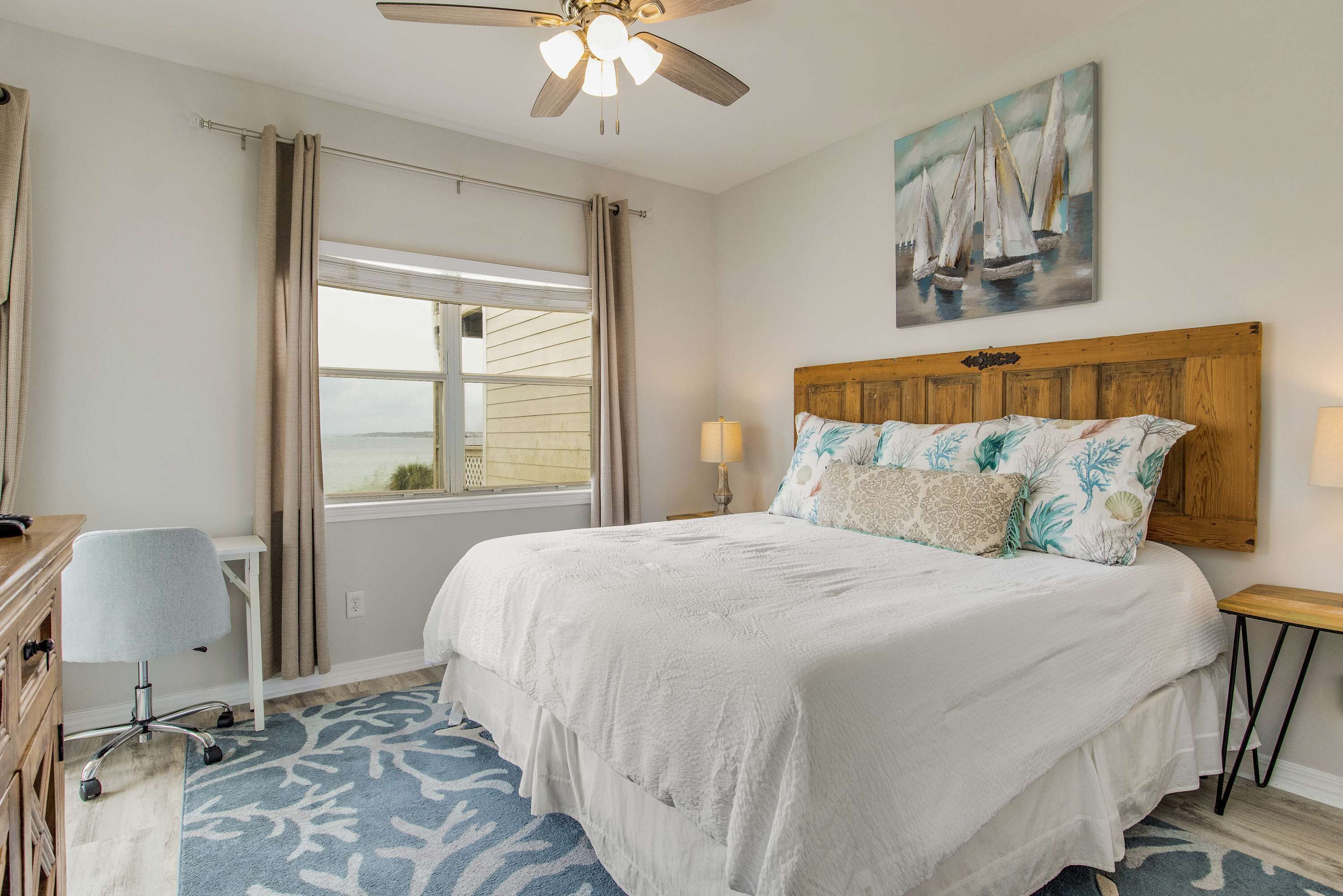 2 bedrooms, desk, iron/ironing board, WiFi