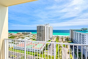 Property grounds - 13th-floor Gulf-front condo with balcony, washer&dryer, pool & tennis (Miramar Beach)