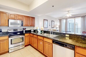 Fridge, microwave, oven, stovetop - 13th-floor Gulf-front condo with balcony, washer&dryer, pool & tennis (Miramar Beach)