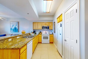Fridge, microwave, oven, stovetop - Fifth-floor condo with furnished balcony, beach access & views, shared pool & gym (Miramar Beach)