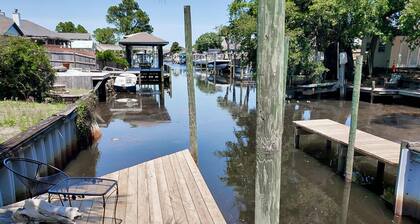 Gorgeous coastal home with plenty of space, dock and outdoor area