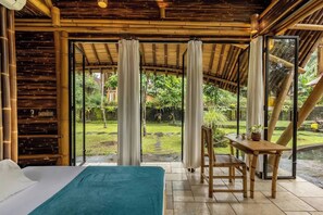 4 bedrooms, WiFi, bed sheets - Cação House Eco-Luxe Family home near Green School (Kabupaten Badung)