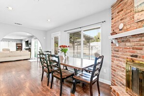 Dining - Dog-Friendly Home with Private Pool & High-Speed WiFi - Near Beach & Boat Launch (Gulf Breeze)