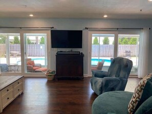 TV, fireplace, offices - Dog-Friendly Home with Private Pool & High-Speed WiFi - Near Beach & Boat Launch (Gulf Breeze)