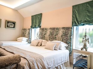 A bedroom with two beds, a window with a view, a small table, and a chair. - In der Nähe des Strandes, beheiztes Schwimmbad, Spielraum, Spielzimmer, etc by Interhome (Marbella)