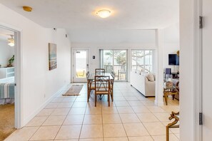 Televisión y oficina 