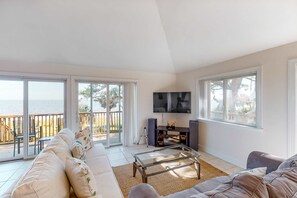 Televisión y oficina 