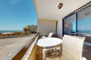 Property grounds - 2nd-floor stunning condo with multiple pools, splash pad, & Gulf-front (Destin)