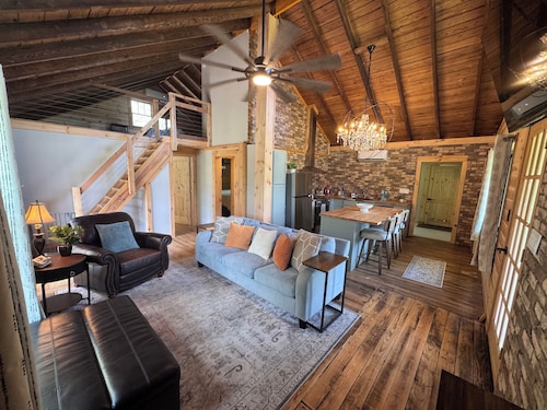 Vineyard Creek Cottage at Living Water Winery; Mountain Views, Creek + Firepit