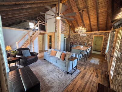 Vineyard Creek Cottage at Living Water Winery; Mountain Views, Creek + Firepit
