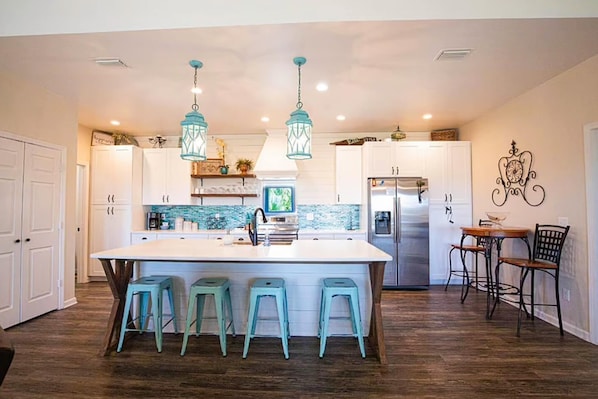 Fridge, microwave, oven, stovetop - Gorgeous coastal home with gorgeous sunsets (Port St. Joe)
