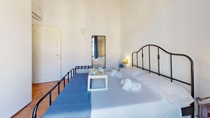 1 bedroom, iron/ironing board, free WiFi, bed sheets - La Rocca Di Manerba relaxing pool By Bookinggarda (Manerba del Garda)