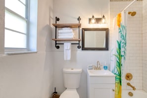 Unclassified image, 2 of 14, button - Pineapple #8 Shores Retro Inn (Daytona Beach)