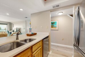 Interior - Dreamy Beach Gem W/ Shared Pool, Private Balcony, Water Views & Fast WiFi (Pensacola Beach)