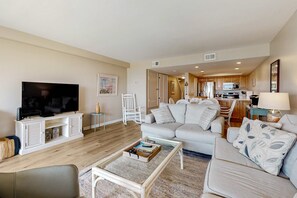 TV, offices - Dreamy Beach Gem W/ Shared Pool, Private Balcony, Water Views & Fast WiFi (Pensacola Beach)