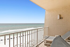 Property grounds - Welcoming Gulf-front Condo with W&D, pool, Gym & Tennis (Miramar Beach)