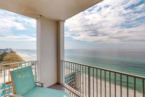 Property grounds - Oceanfront condo with scenic balcony, resort amenities, central AC, & W/D (Panama City Beach)