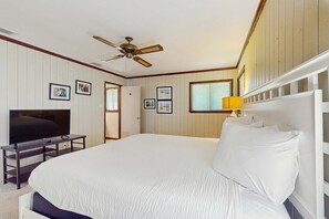 2 bedrooms, iron/ironing board, WiFi, bed sheets - Tranquil dog-friendly family home with Gulf view, steps to private beach access (Panama City Beach)