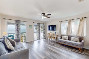 TV, offices - Townhouse & Condos in Panama City Beach (Panama City Beach)