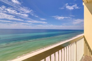 Property grounds - Oceanfront condo w/ shared pools, hot tub, tennis courts - walk to the beach (Panama City Beach)