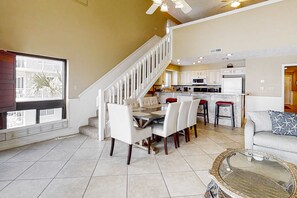 Interior - 3rd Floor Condo Amenities, Beach Access, Beach Equipment Included (Destin)