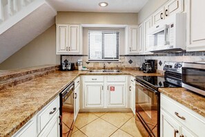 Fridge, microwave, oven, stovetop - 3rd Floor Condo Amenities, Beach Access, Beach Equipment Included (Destin)