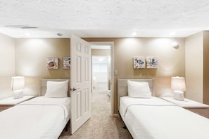 2 bedrooms, iron/ironing board, WiFi, bed sheets - 3rd Floor Condo Amenities, Beach Access, Beach Equipment Included (Destin)