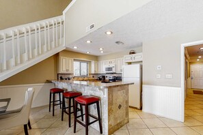 Fridge, microwave, oven, stovetop - 3rd Floor Condo Amenities, Beach Access, Beach Equipment Included (Destin)